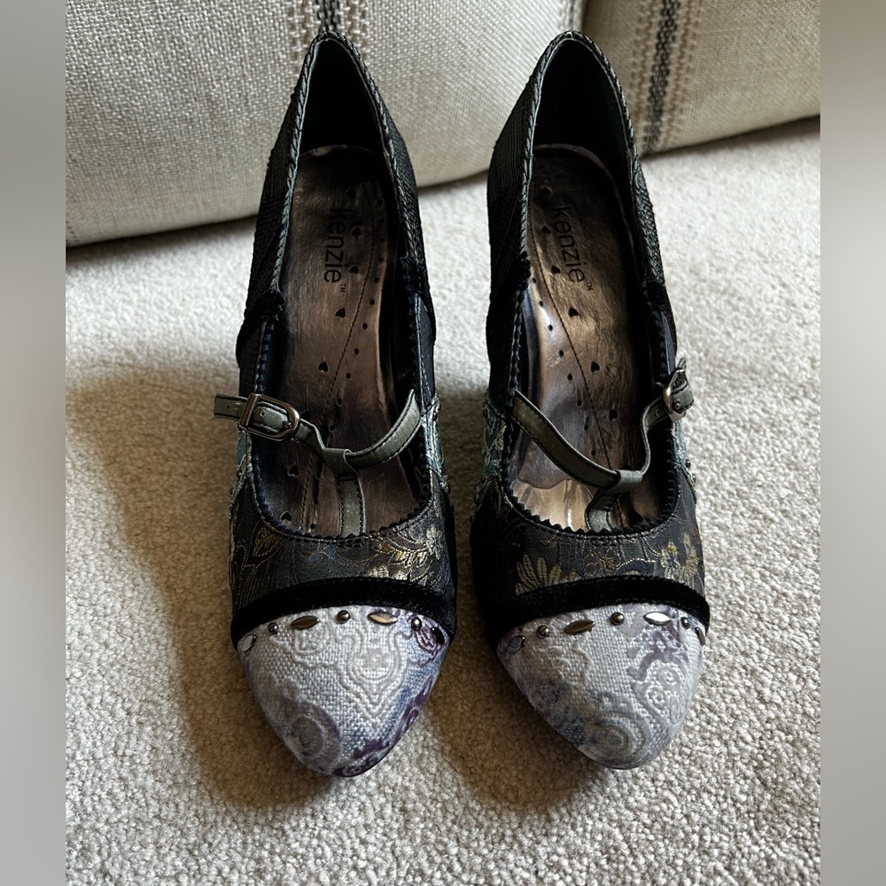 Kenzie Vintage Wedge Size 8.5 NEVER WORN